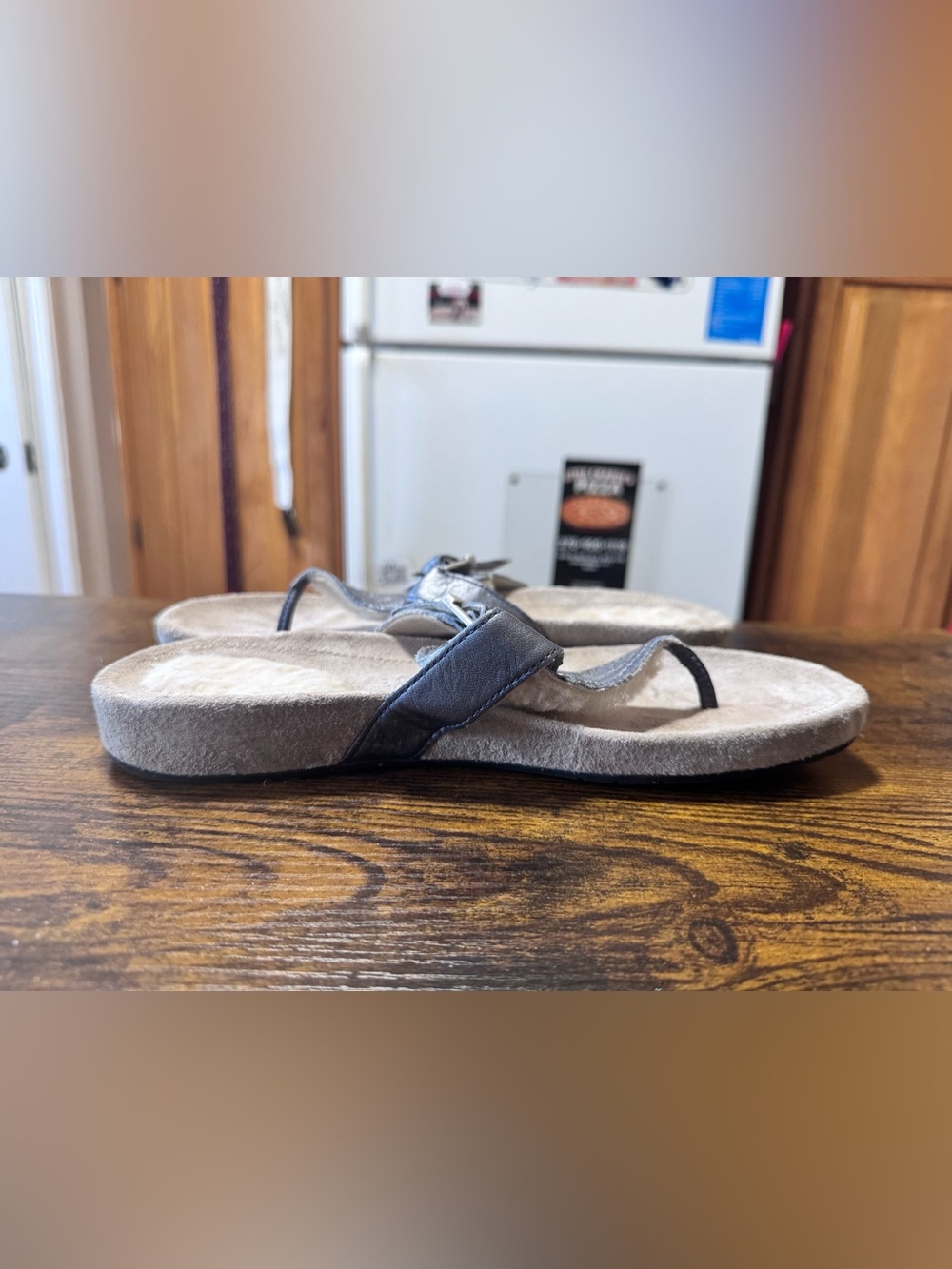 UGG Australia Metallic Gunmetal Leather & Sheepskin Thong Sandals Size 8 - Picture 10 of 11